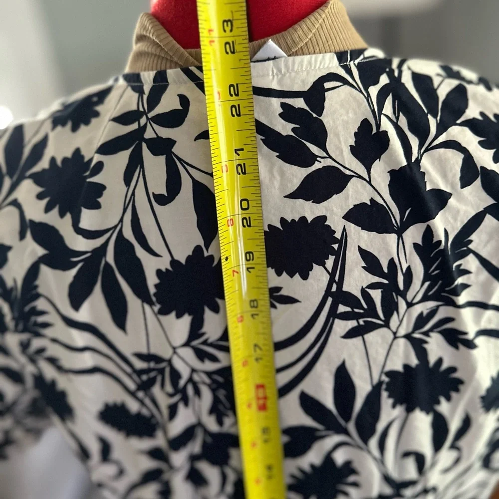 Last chance sale!
Old Navy dark Navy Blue and White Puff Sleeve Wrap Blouse - Picture 3 of 7